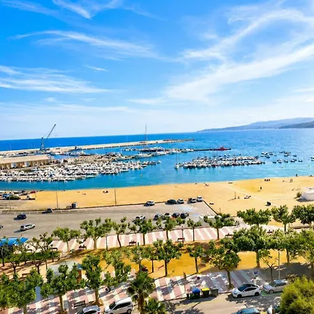 Mediterranean Beachfront Apartman *